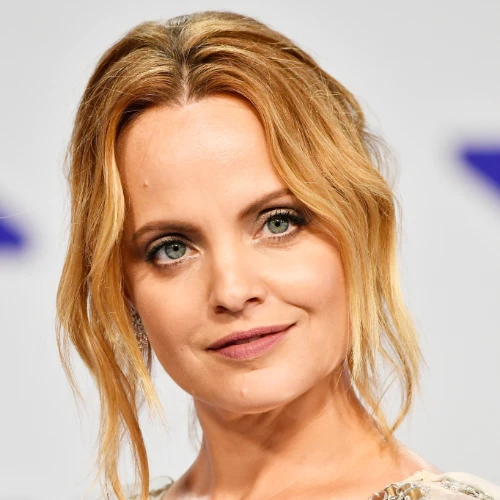 Mena Suvari